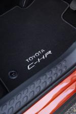 Toyota C-HR Hybrid Orange Edition 2019 года (UK)